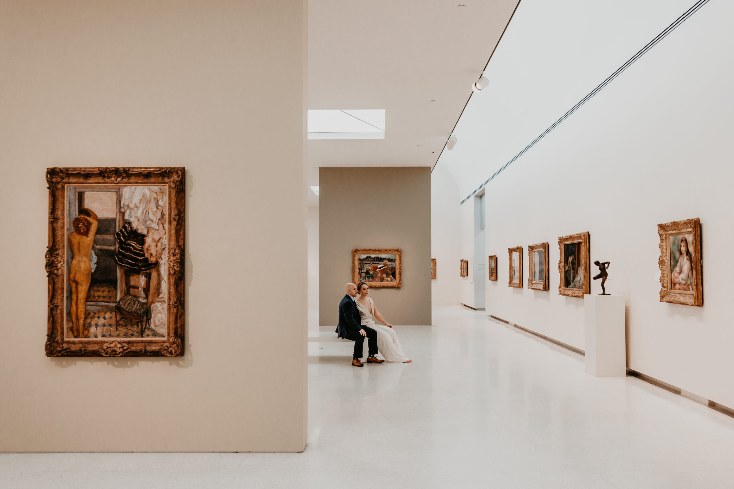couple sitting an art museum admiring impressionist paintings